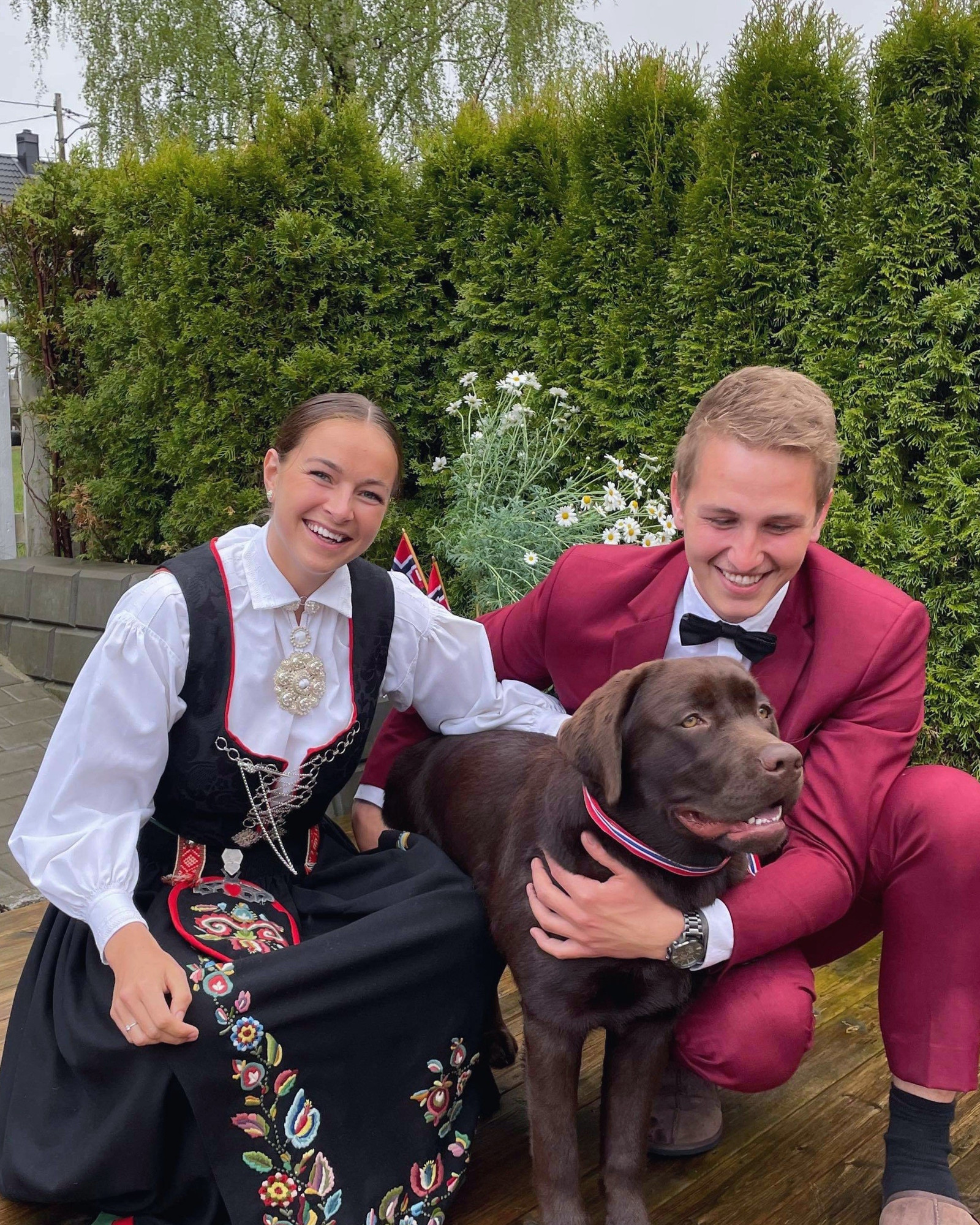 TEAMET: Mens Tina og Henrik har pusset opp sitt første hus sammen, har Ludde vært maskot og heiet fr