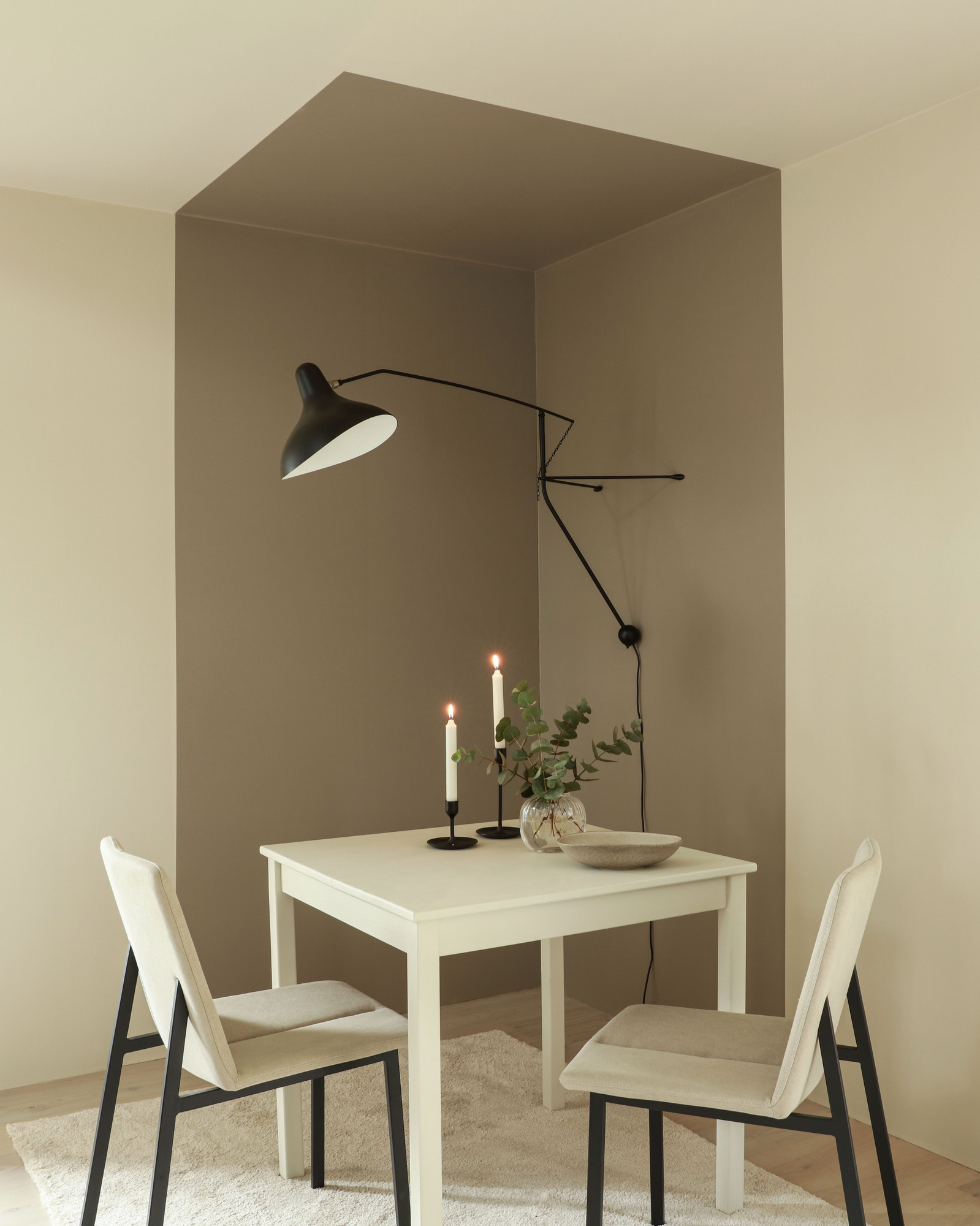 SONE: Mal en sone med kontrastfarger! Her er veggplatene Walls2Paint og takplatene Premium Ceiling m