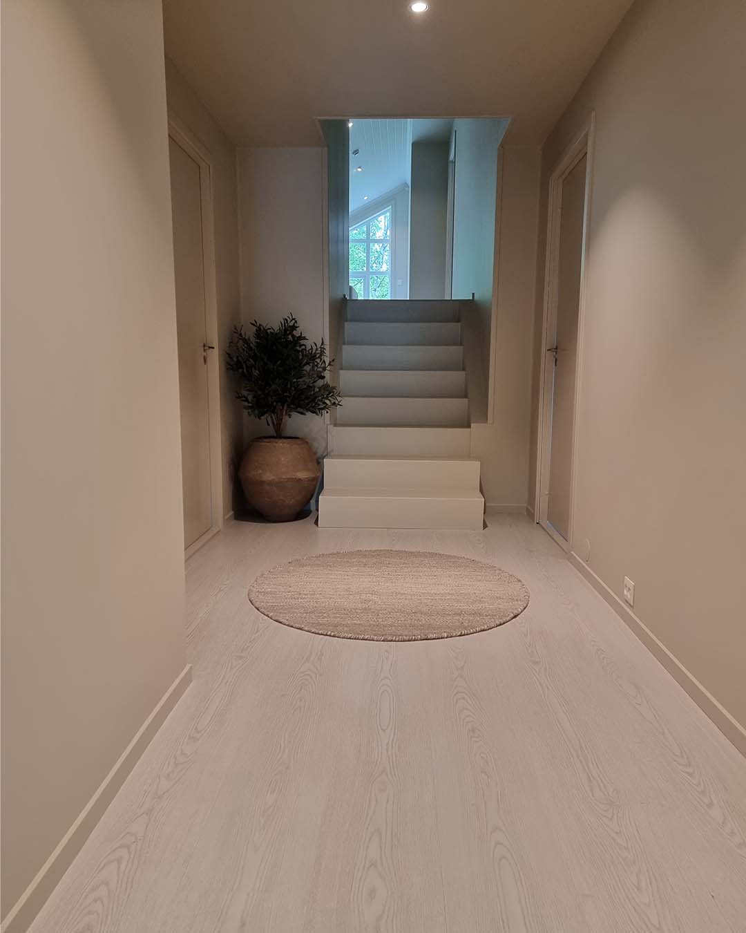 Etter å ha lagt tak -og veggplater fikk Linda et slett og fint resultat.