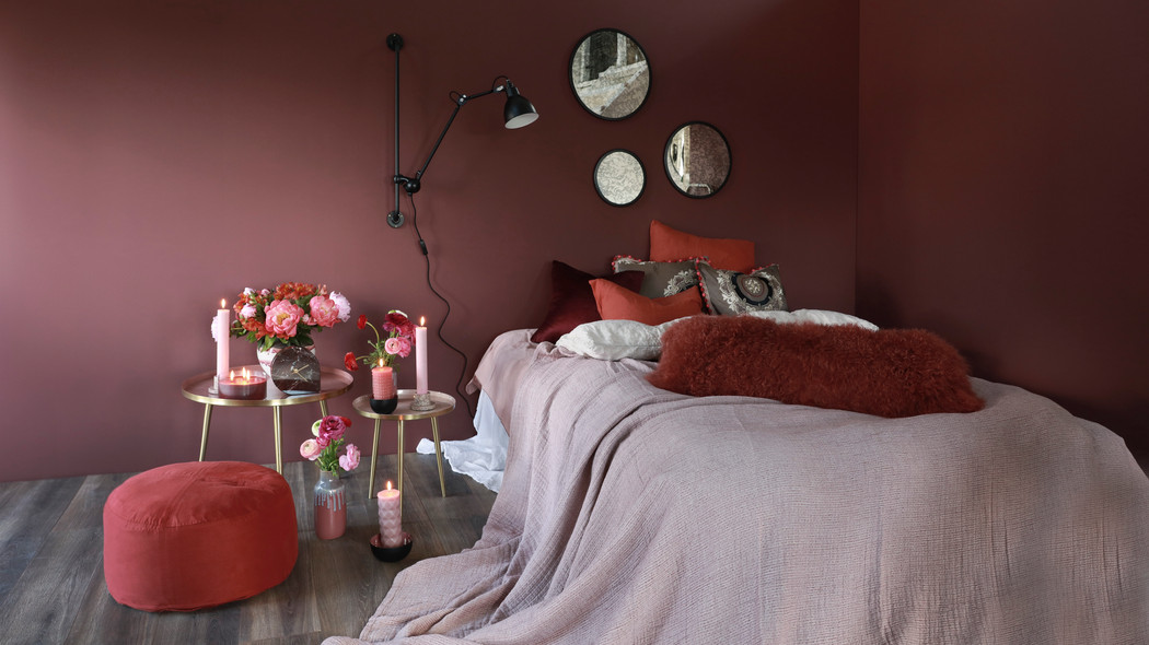 Her er veggplatene walls2paint malt med Jotun-fargen Bordeaux. Foto: Byggma.